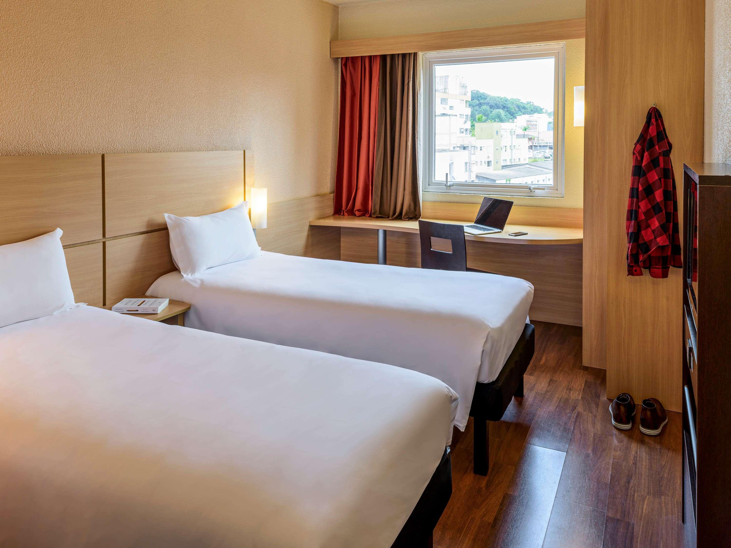 ibis Blumenau Hotel Bagian luar foto